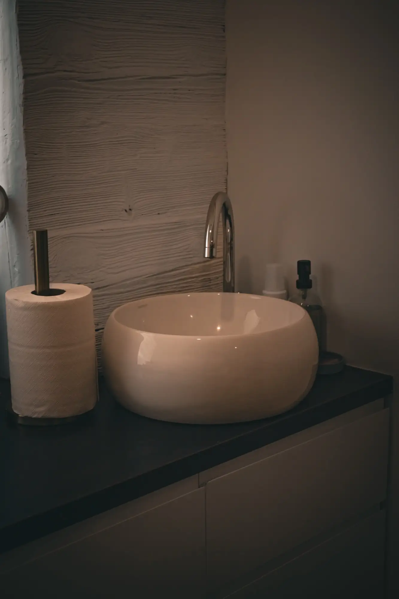 Studio washbasin with warm light